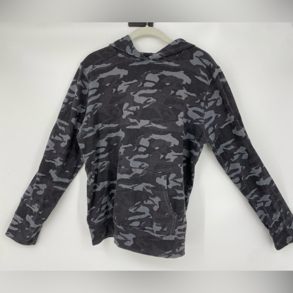 Monrow pullover hoodie, camo pattern, kangaroo pouch, size Medium